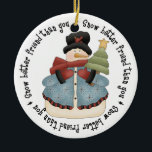 Sneeuwbetere vriend dan jij - Snowman Keramisch Ornament<br><div class="desc">Whimsical-sneeuwman met een kleurrijke blauwe jas houdt zijn eigen kleine kerstboom vast. Rond de buitenkant staat: "Sneeuwbetere vriend dan jij" Aan de achterkant is een rood hart met heilig erin. Geef dit ornament aan een dierbare vriendin voor Kerstmis en ze zal je speciale cadeau jaar na jaar herinneren wanneer ze...</div>