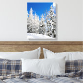 Sneeuwbomen onder duidelijke blauwe hemel canvas afdruk (Insitu (Slaapkamer))