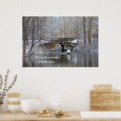 Sneeuwbrug Hij leest me naast de stilstaande water Poster (Keuken)