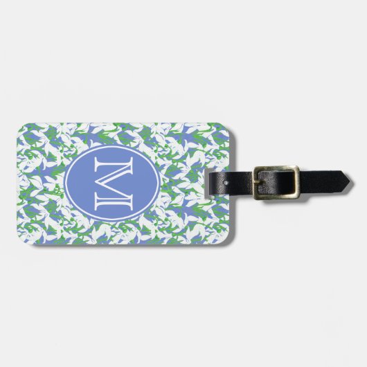 Sneeuwdruppelpatroon Monogram op Poeder Blauw Bagagelabel (Voorkant horizontaal)