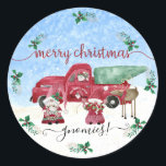 Sneeuwen Merry Christmas Gnome Tree Boerderij Wate Ronde Sticker<br><div class="desc">"Het sneeuwen van Merry Christmas Gnome Tree Boerderij Waterverf Envelope Seal of Stickers." Een besneeuwde dag in het Christmas Tree boerderij. Holly blad gebladerte en rode bessen omringen een schattige Gnome familie met rendierontwerp. "Vrolijk kerstfeest,  kabouters!" Alle kunstwerken zijn in waterverf geschilderd door Audrey Jeanne Roberts,  copyright.</div>