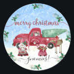 Sneeuwen Merry Christmas Gnome Tree Boerderij Wate Ronde Sticker<br><div class="desc">"Het sneeuwen van Merry Christmas Gnome Tree Boerderij Waterverf Envelope Seal of Stickers." Een besneeuwde dag in het Christmas Tree boerderij. Holly blad gebladerte en rode bessen omringen een schattige Gnome familie met rendierontwerp. "Vrolijk kerstfeest,  kabouters!" Alle kunstwerken zijn in waterverf geschilderd door Audrey Jeanne Roberts,  copyright.</div>