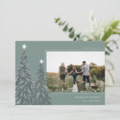 Sneeuwende dennen | Elegante kerstfoto Feestdagenkaart (Staand voorkant)