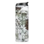 Sneeuwende pijnappel I Winter Natuurfotografie Thermosbeker (Gedraaid links)