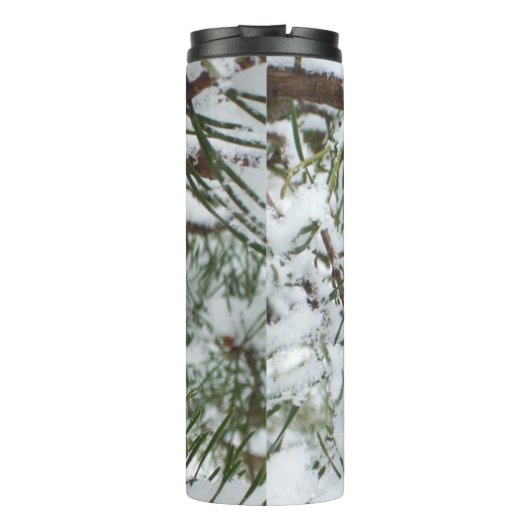 Sneeuwende pijnappel I Winter Natuurfotografie Thermosbeker (Achterkant)