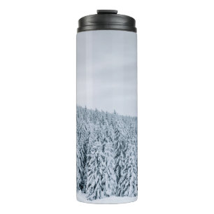 SNEEUWGEDEKTE BOMEN TIJDENS DE DAG THERMOSBEKER