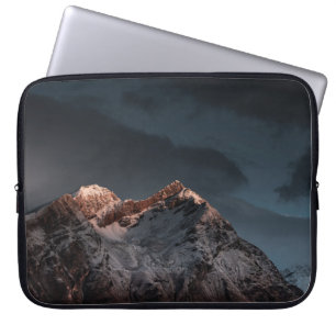 SNEEUWGEDEKTE MOUNTAIN ONDER BLAUWE SKY TIJDENS DA LAPTOP SLEEVE