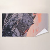 SNEEUWGEDEKTE MOUNTAIN ONDER CLOUDY SKY TIJDENS DA BADHANDDOEK (Badhanddoek)