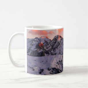 SNEEUWGEDEKTE MOUNTAIN ONDER CLOUDY SKY TIJDENS DA KOFFIEMOK