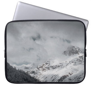 SNEEUWGEDEKTE MOUNTAIN ONDER CLOUDY SKY TIJDENS DA LAPTOP SLEEVE