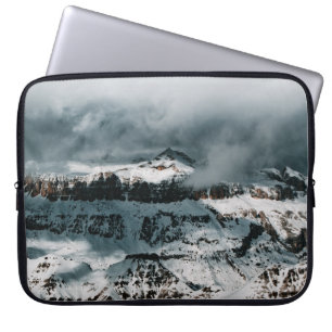 SNEEUWGEDEKTE MOUNTAIN ONDER CLOUDY SKY TIJDENS DA LAPTOP SLEEVE
