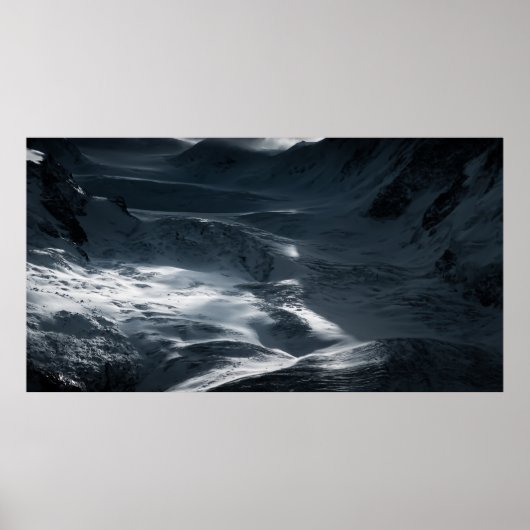 SNEEUWGEDEKTE MOUNTAIN ONDER CLOUDY SKY TIJDENS DA POSTER (Voorkant)