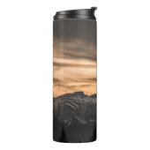 SNEEUWGEDEKTE MOUNTAIN TIJDENS SUNSET THERMOSBEKER (Gedraaid links)