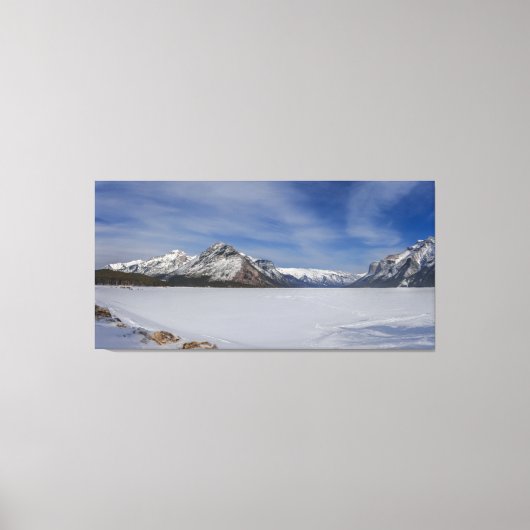 Sneeuwgekust Lake Minnewanka Panorama Canvas Afdruk (Voorkant)