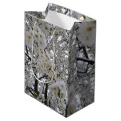 Sneeuwige Bloem Cadeaubag Medium Cadeauzakje (Voorkant Gekanteld)