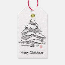 Sneeuwige kerstcadeautags van groenblijvende bomen