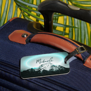 Sneeuwige, mysterieuze blauwe neonlichte monogram bagagelabel