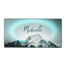 Sneeuwige, mysterieuze blauwe neonlichte monogram 