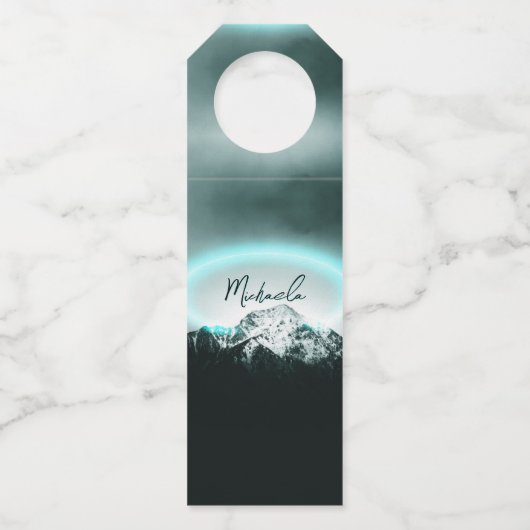 Sneeuwige, mysterieuze blauwe neonlichte monogram flessenhanger (Voorkant)