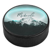 Sneeuwige, mysterieuze blauwe neonlichte monogram  hockey puck (3/4)