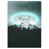 Sneeuwige, mysterieuze blauwe neonlichte monogram  klembord (Achterkant)