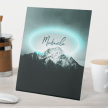 Sneeuwige, mysterieuze blauwe neonlichte monogram 