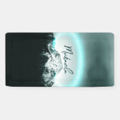 Sneeuwige, mysterieuze blauwe neonlichte monogram  spandoek (Horizontaal)