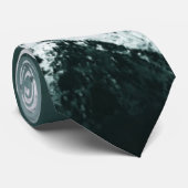 Sneeuwige, mysterieuze blauwe neonlichte monogram stropdas (Opgerold)