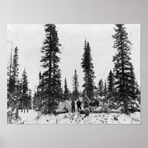 Sneeuwkamperen ten noorden van de poolcirkel poster