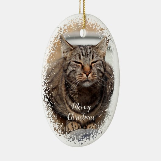 Sneeuwkat op Kerst Keramisch Ornament (Rechts)