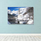Sneeuwkerk met alpenbergen canvas afdruk (Insitu (Houten vloer))