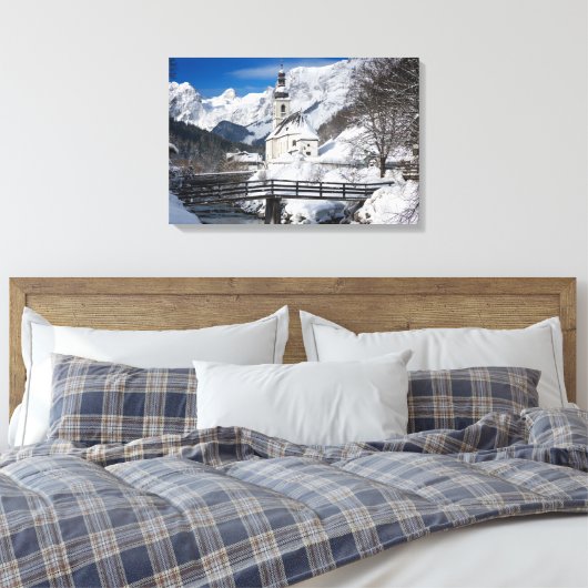 Sneeuwkerk met alpenbergen canvas afdruk (Insitu (Slaapkamer))