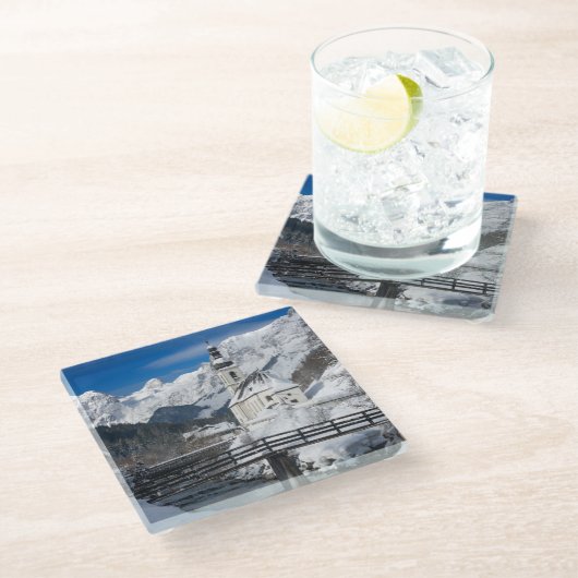 Sneeuwkerk met alpenbergen glazen onderzetter (Schuin)