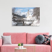 Sneeuwkerk met Alpenbergen in de winter Canvas Afdruk (Insitu (Woonkamer))