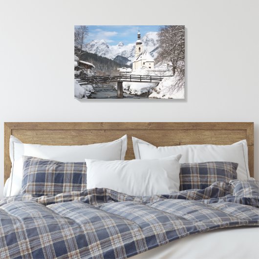 Sneeuwkerk met Alpenbergen in de winter Canvas Afdruk (Insitu (Slaapkamer))