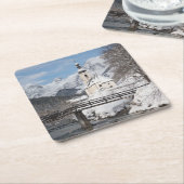 Sneeuwkerk met Alpenbergen in de winter Kartonnen Onderzetters (Schuin)