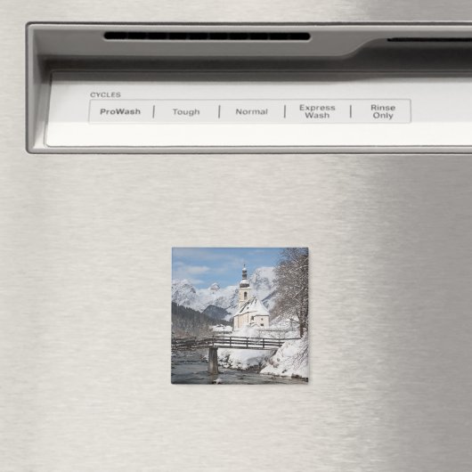 Sneeuwkerk met Alpenbergen in de winter Magneet (Insitu (Vaatwasser))