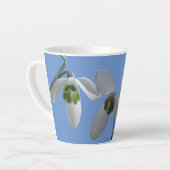 Sneeuwkraps. Blauwe latte Mok (Linkerhoek)