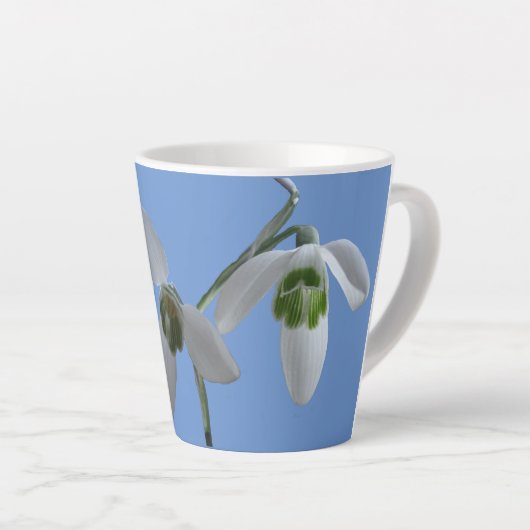 Sneeuwkraps. Blauwe latte Mok (Rechterhoek)