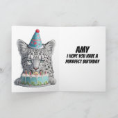 Sneeuwluipaard met verjaardagshoed kaart (Binnen)