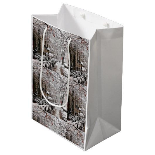 Sneeuwmagie op 23rd St NYC Medium Cadeauzakje (Voorkant Gekanteld)