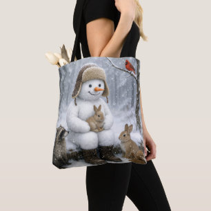 Sneeuwman in winterbos met dierenvrienden tote bag