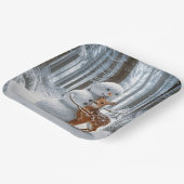 Sneeuwman knuffelt een fawn papieren bordje (Gebogen)