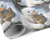Sneeuwman knuffelt een Tabby Cat Cadeaupapier (Rol Hoek)