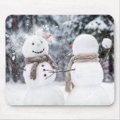 Sneeuwmannen die een sneeuwbalgevecht houden muismat (Voorkant)