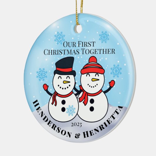 Sneeuwmannen eerste kerstdag samen keramisch ornament (Links)