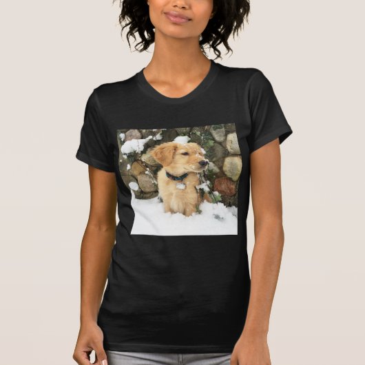 Sneeuwpop, gouden pup in sneeuw t-shirt (Voorkant)
