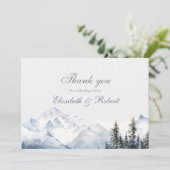 Sneeuwrijke Berg & dennen Bomen Bruiloft Bedankkaart (Staand voorkant)