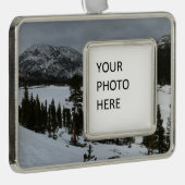 Sneeuwrijke Ellery Lake California winterlandschap Verzilverd Omlijst Ornament (Rechts)