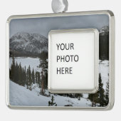 Sneeuwrijke Ellery Lake California winterlandschap Verzilverd Omlijst Ornament (Links)